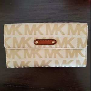 Beautiful Michael Kors wallet